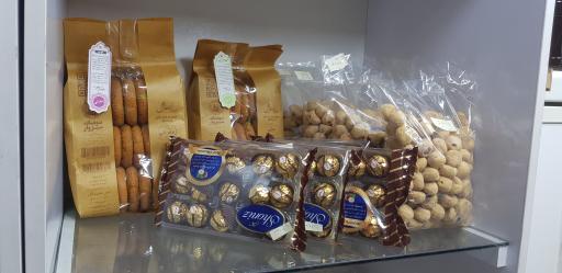 عکس آجیل و شیرینی ماهان