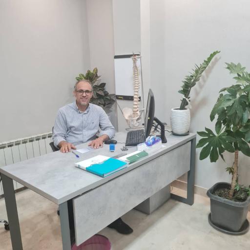 عکس دکتر حمید حصاری کیا فوق تخصص جراحی ستون فقرات