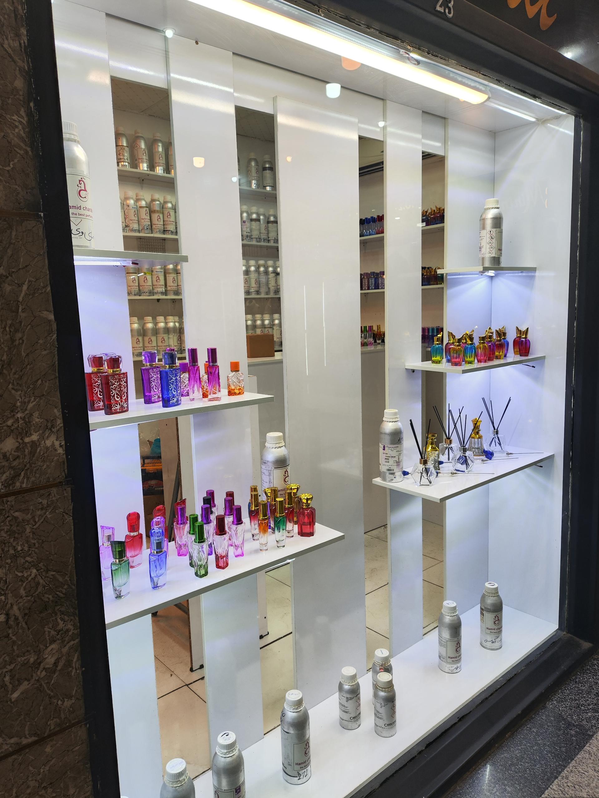 عکس فروشگاه عطر حمید شارابوت