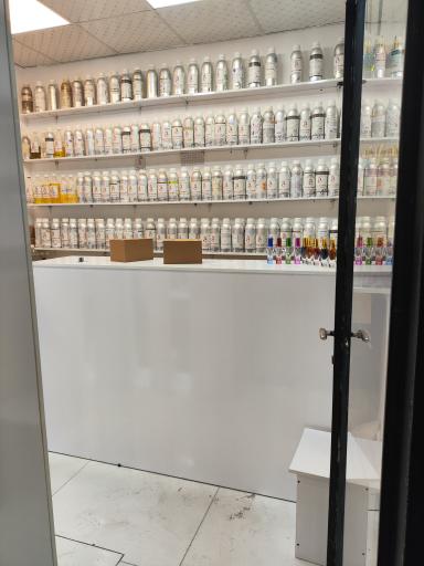 عکس فروشگاه عطر حمید شارابوت