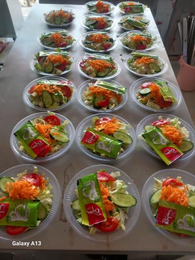 عکس تهیه غذا و کته کبابی لاهیجان