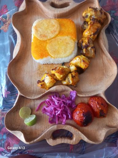 عکس تهیه غذا و کته کبابی لاهیجان