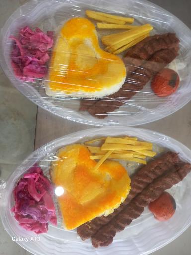 عکس تهیه غذا و کته کبابی لاهیجان