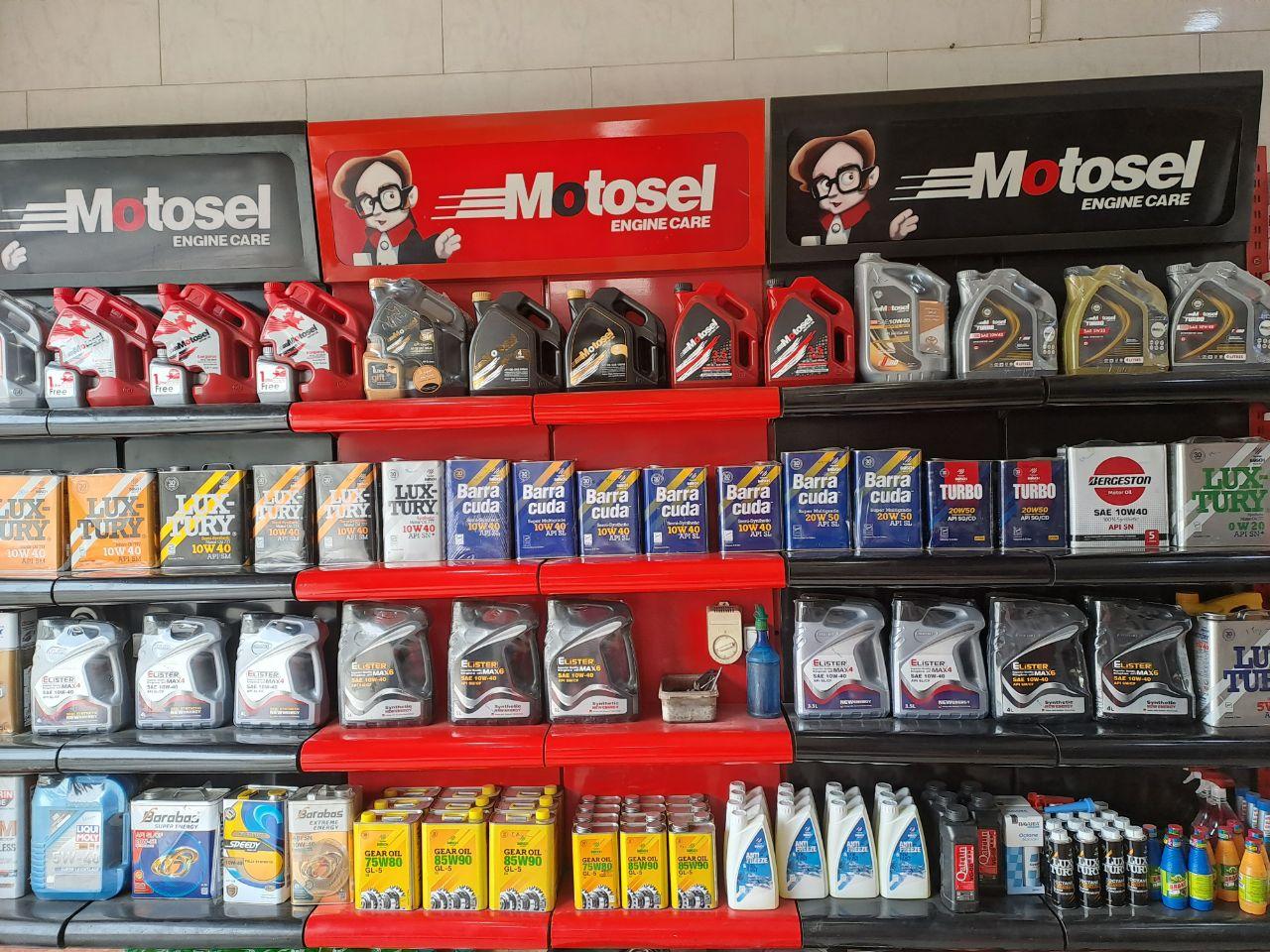 عکس اتوسرویس جوان