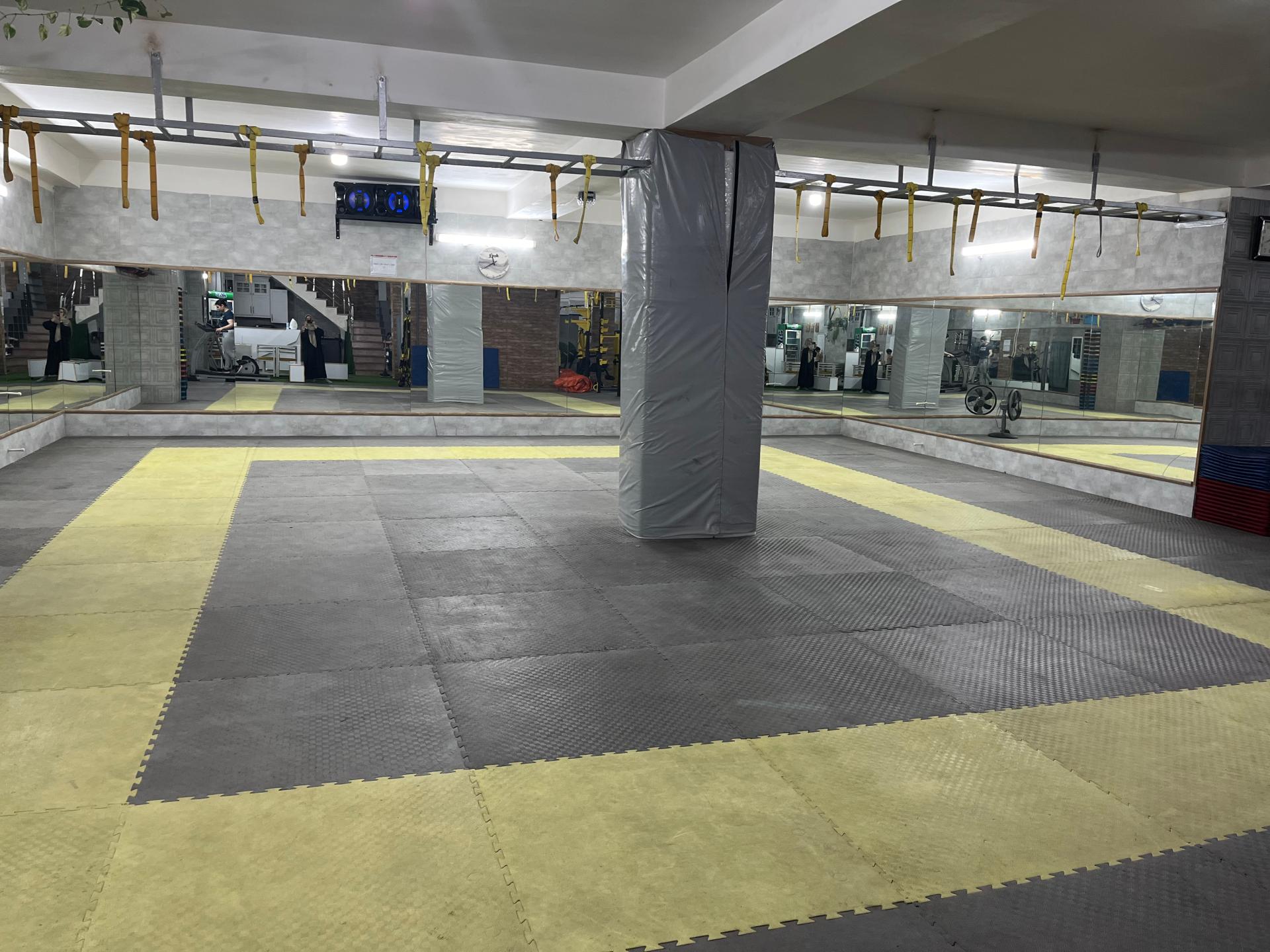 عکس باشگاه بانوان هیرو