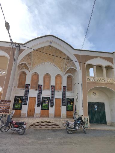 عکس محور و میدان تاریخی حاج امین 