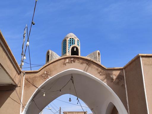 عکس محور و میدان تاریخی حاج امین 