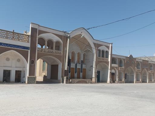 عکس محور و میدان تاریخی حاج امین 