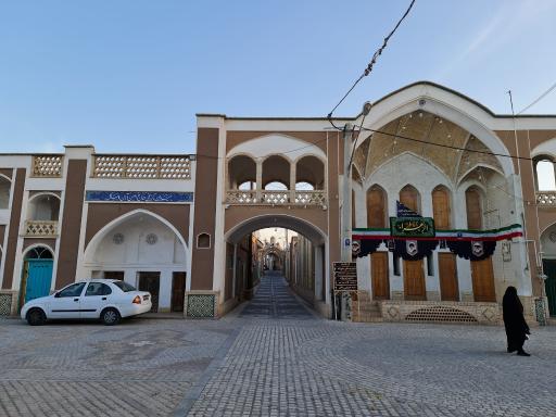 عکس محور و میدان تاریخی حاج امین 
