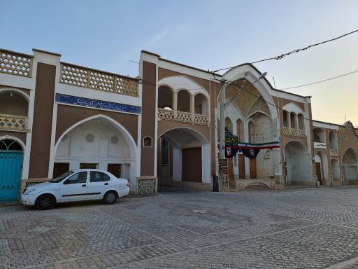 عکس محور و میدان تاریخی حاج امین 