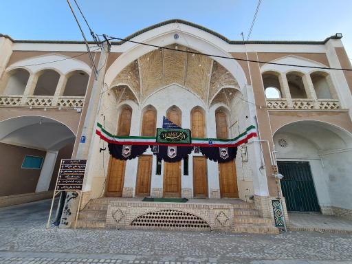 عکس محور و میدان تاریخی حاج امین 