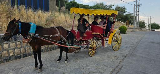 عکس نگهبانی و ورودی غار آبی سهولان 