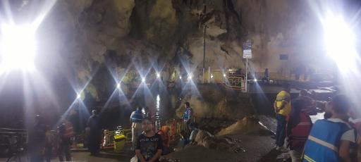 عکس نگهبانی و ورودی غار آبی سهولان 