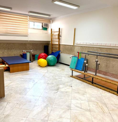 عکس کلینیک جامع توانبخشی پویش
