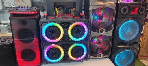 عکس فروشگاه لوازم جانبی و کلوپ فیلم آهنگ پلی