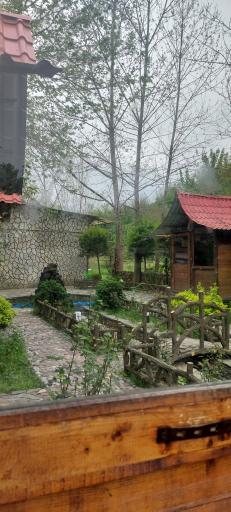 عکس سفره سرای سنتی پل شاپور 