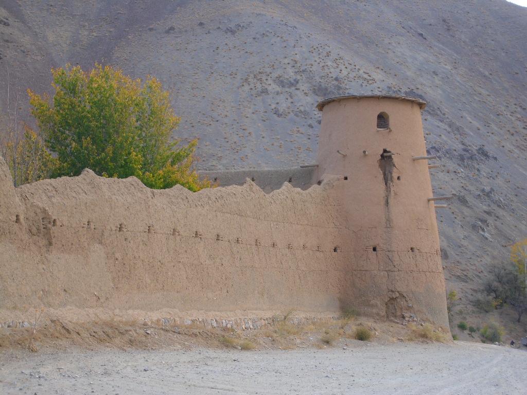 عکس قلعه تاریخی گرم دره