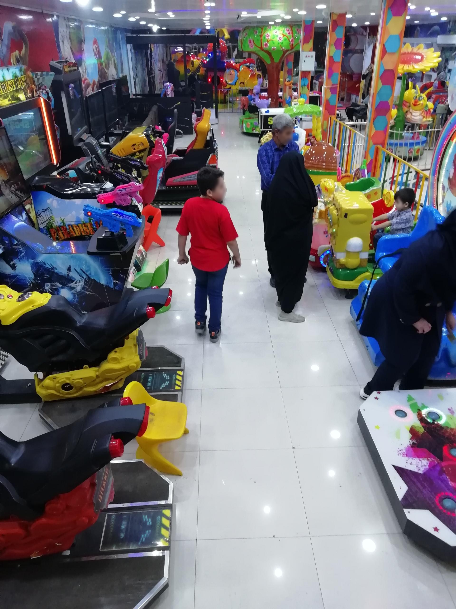 عکس سرزمین بازی گل نرگس