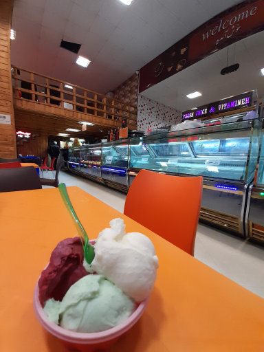 عکس بستنی اسمال مشتی