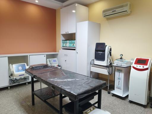 عکس دکتر نیلوفر چرخند