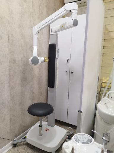 عکس دکتر نیلوفر چرخند