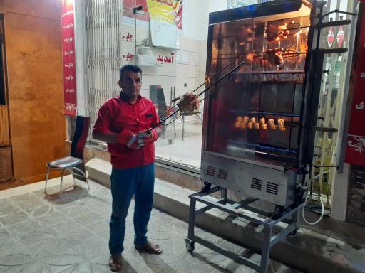 عکس غذاخوری و بیرون بر رکسانا