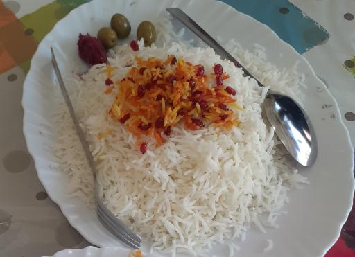 عکس غذاخوری و بیرون بر رکسانا