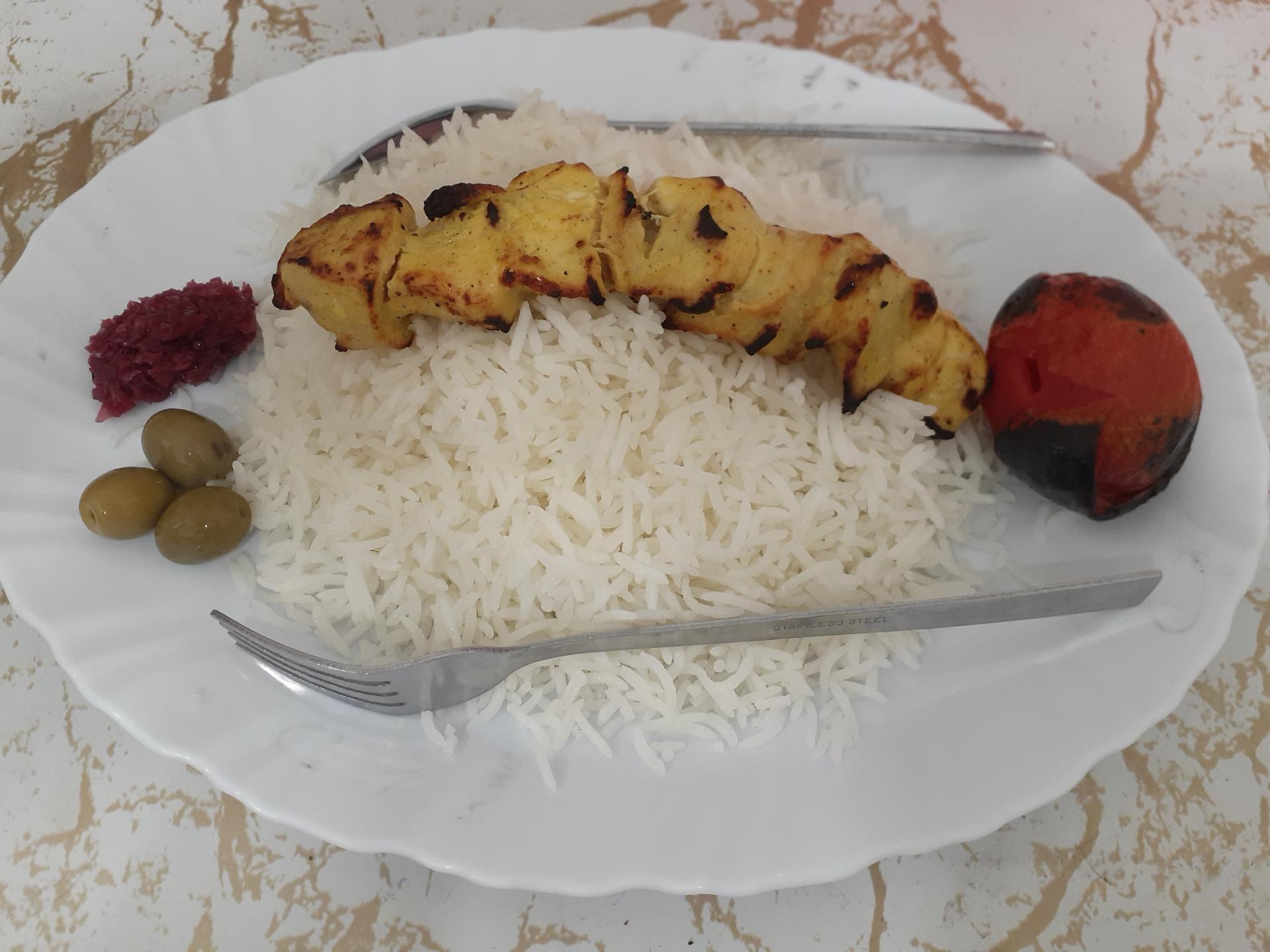 عکس غذاخوری و بیرون بر رکسانا