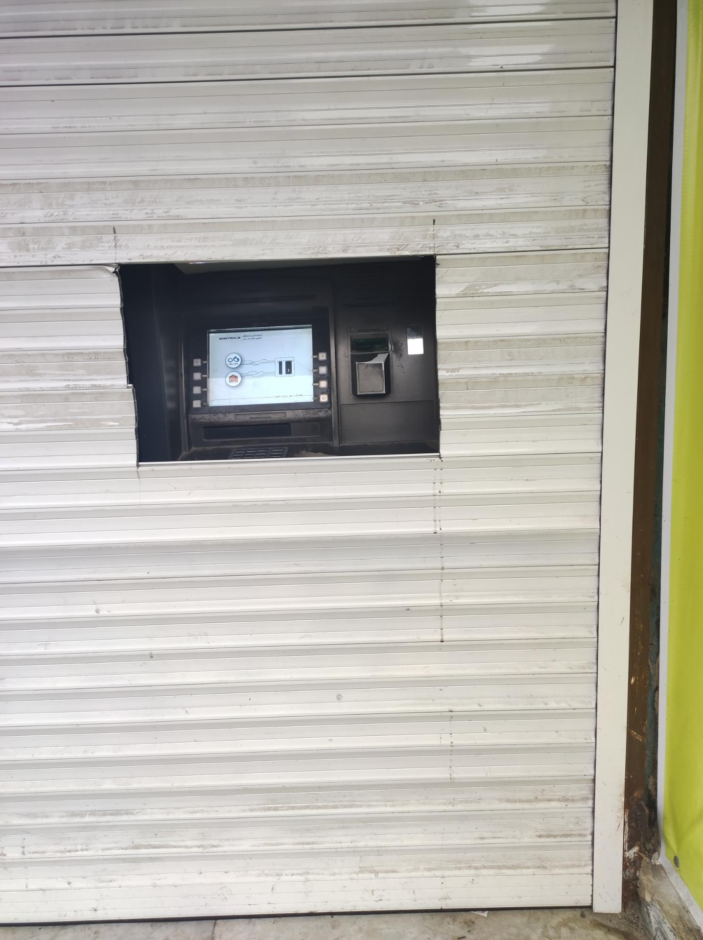 عکس عابر بانک دی