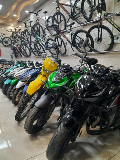 عکس فروشگاه موتورسیکلت شرق