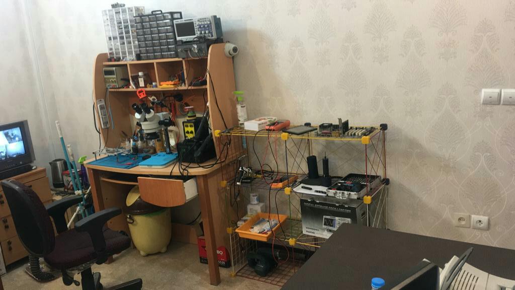 عکس تعمیرگاه لپ تاپ و بردهای الکترونیکی سام الکترونیک