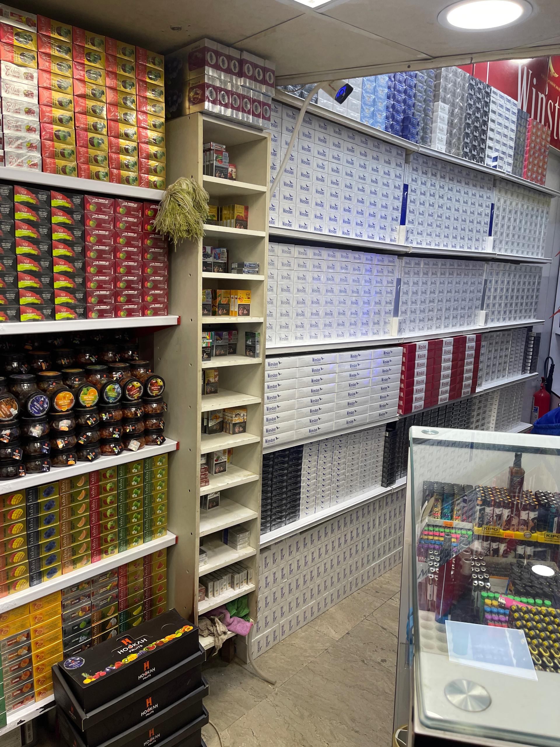 عکس دخانیات ولیعصر