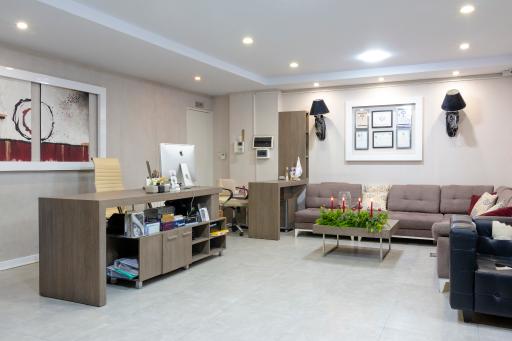 عکس کلینیک زیبایی گلبرگ (دکتر سام صفایی )