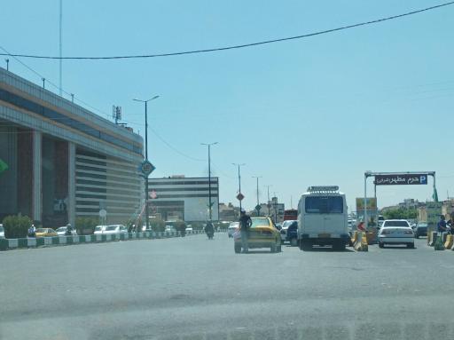 عکس ورودی پارکینگ شرقی حرم