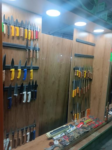 عکس چاقو سازی و چاقو تیزکنی تیزکده 