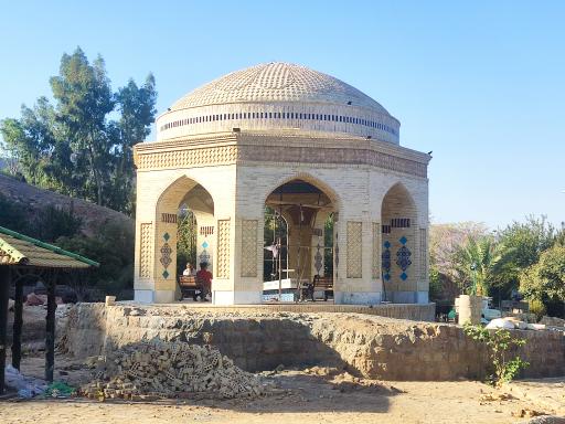 عکس مزار شهید گمنام پارک کوهستان یزد