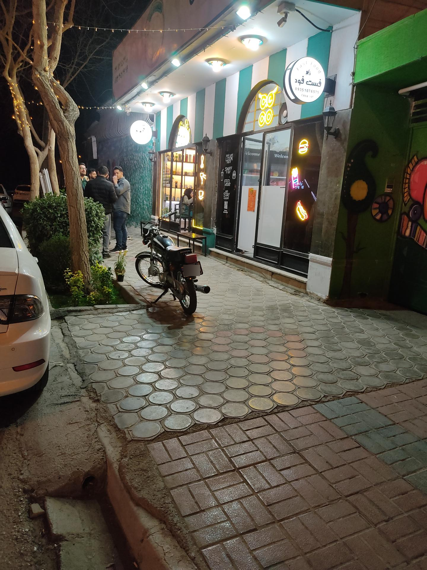 عکس فست فود کُوکُو