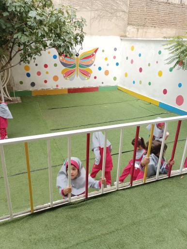 عکس پیش دبستان و دبستان دخترانه نفیس