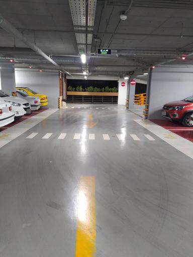 عکس پارکینگ عمومی طبقاتی پرستار