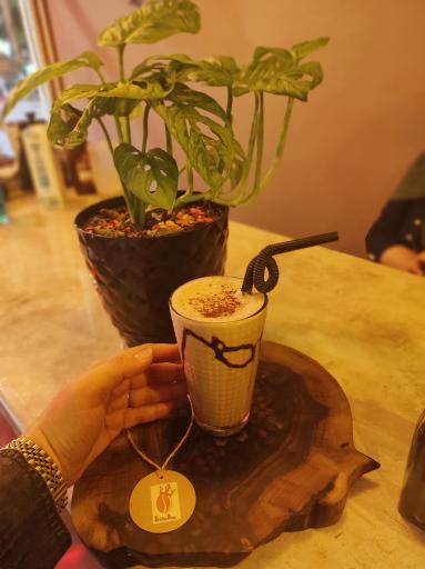 عکس کافه و صبحانه بلا بار