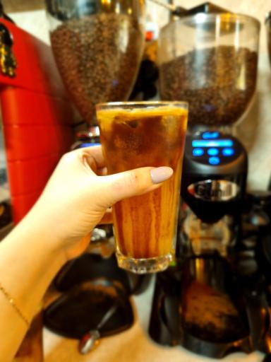 عکس کافه و صبحانه بلا بار