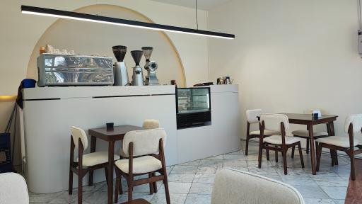 عکس کافه لاچین شعبه۲