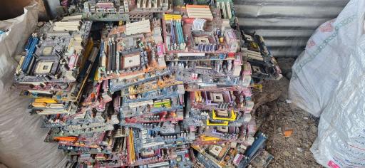 عکس خرید و فروش ضایعات الکترونیک 