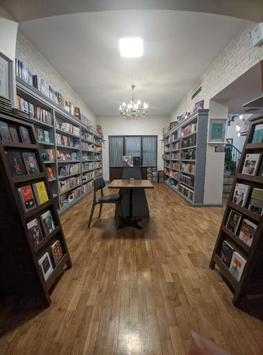 عکس کافه کتاب انتشارات ققنوس