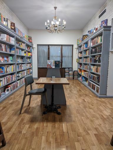 عکس کافه کتاب ققنوس