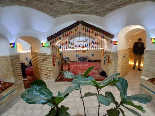 عکس باغ رستوران قلعه وداغ