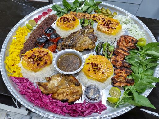 عکس باغ رستوران قلعه وداغ