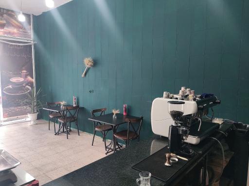 عکس کافه دخانیات بلوط