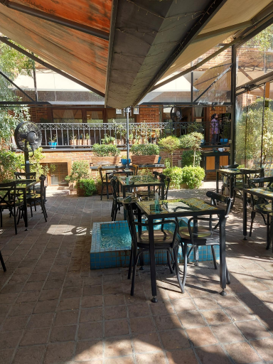 عکس کافه کتاب انتشارات ققنوس