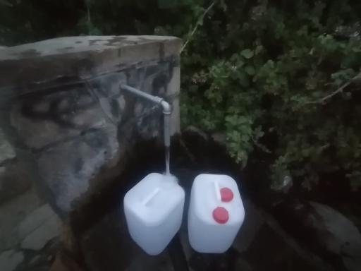 عکس چشمه سنگ شکن